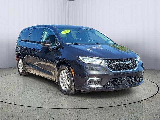 Used 2023 Chrysler Pacifica in Fort Myers, Florida | Carlux Fort Myers. Fort Myers, Florida