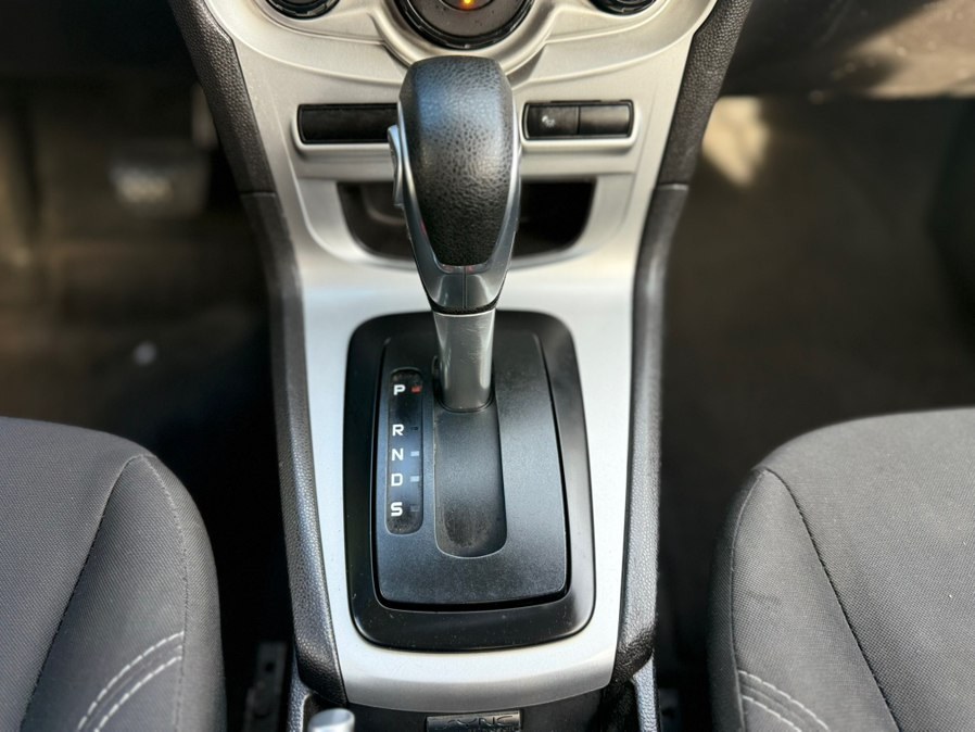 2014 Ford Fiesta SE - Photo 11