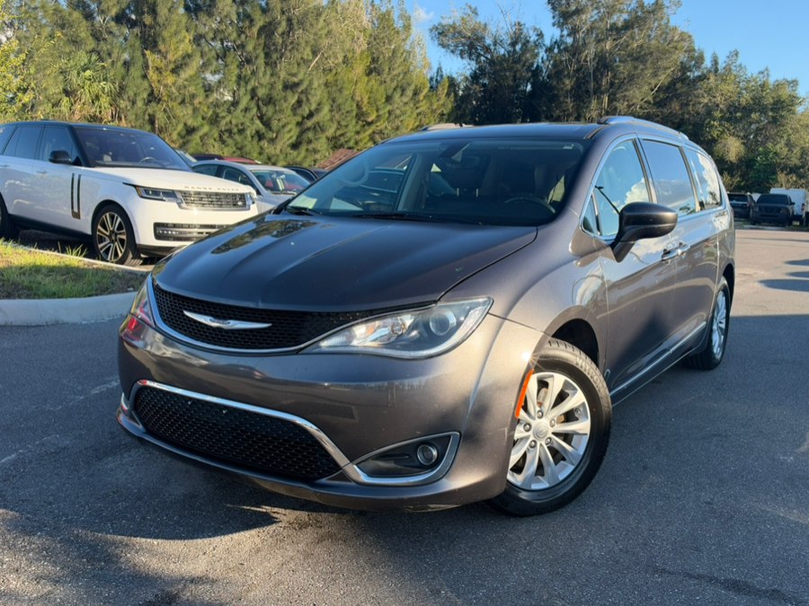 Used 2019 Chrysler Pacifica in Orlando, Florida | Mickeys Driver Mart. Orlando, Florida