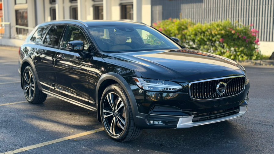 Used 2018 Volvo V90 Cross Country in Hialeah, Florida | The Palm Motors LLC. Hialeah, Florida