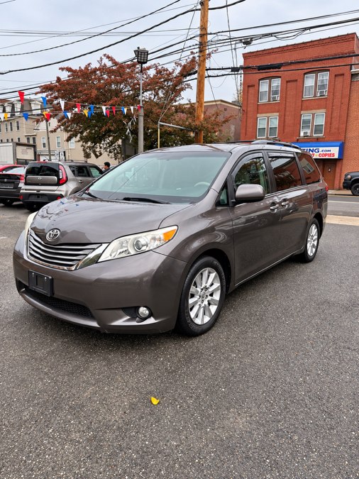Used 2013 Toyota Sienna in Shelton, Connecticut | Center Motorsports LLC. Shelton, Connecticut