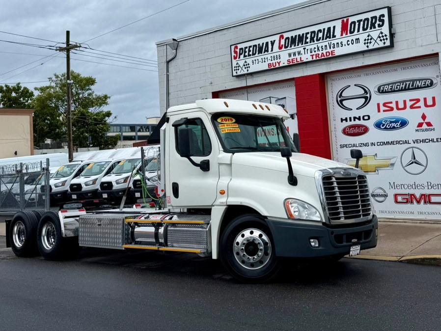2019 Freightliner Cascadia 125 Extended frame Tandem axle/Fifth wheel/Wet-line setup/Storage, available for sale in Paterson, New Jersey | Speedway Motors LLC. Paterson, New Jersey