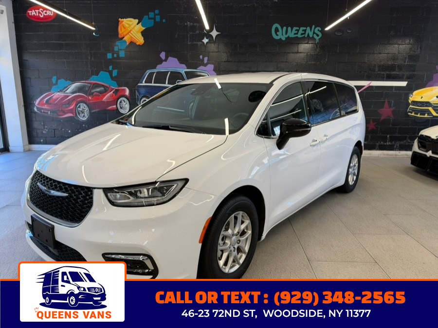 2025 Chrysler Pacifica Select FWD, available for sale in Woodside, New York | Queens Vans LLC. Woodside, New York