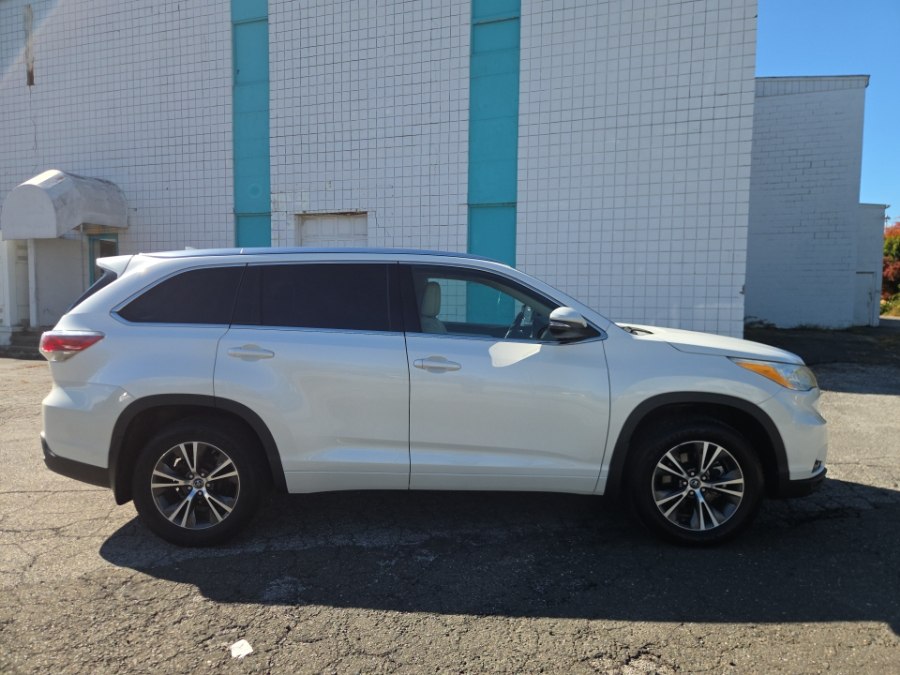 Used 2016 Toyota Highlander in Milford, Connecticut | Dealertown Auto Wholesalers. Milford, Connecticut
