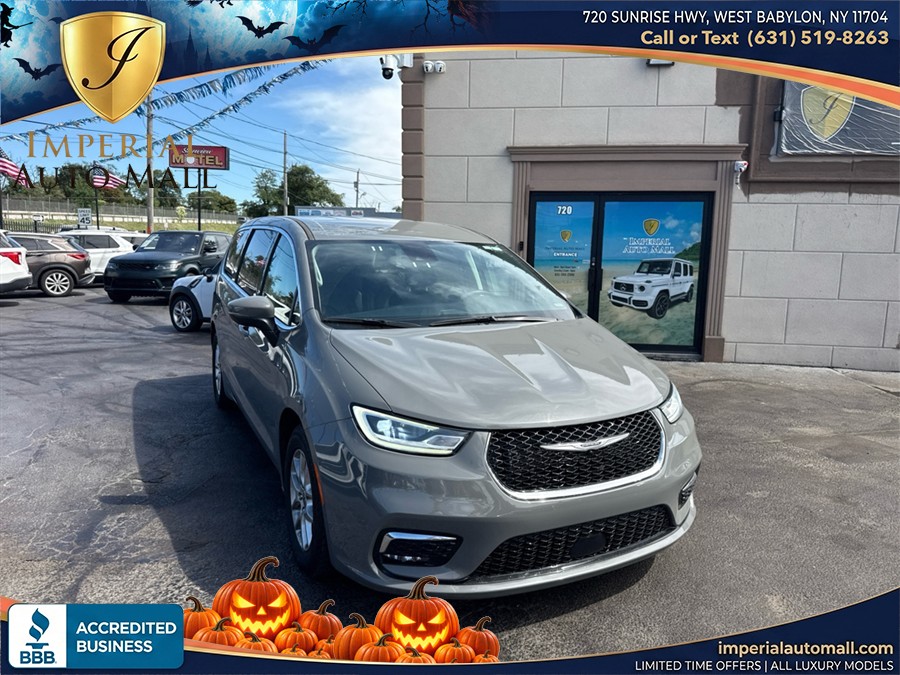 Used 2023 Chrysler Pacifica in West Babylon, New York | Imperial Auto Mall. West Babylon, New York
