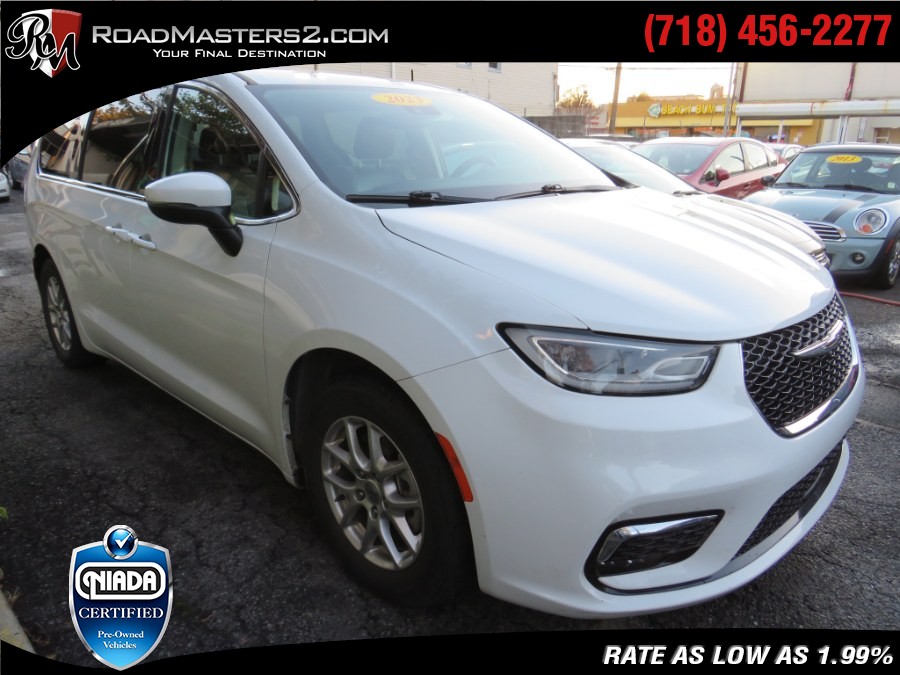 Used Chrysler Pacifica Touring L FWD 2023 | Road Masters II INC. Middle Village, New York
