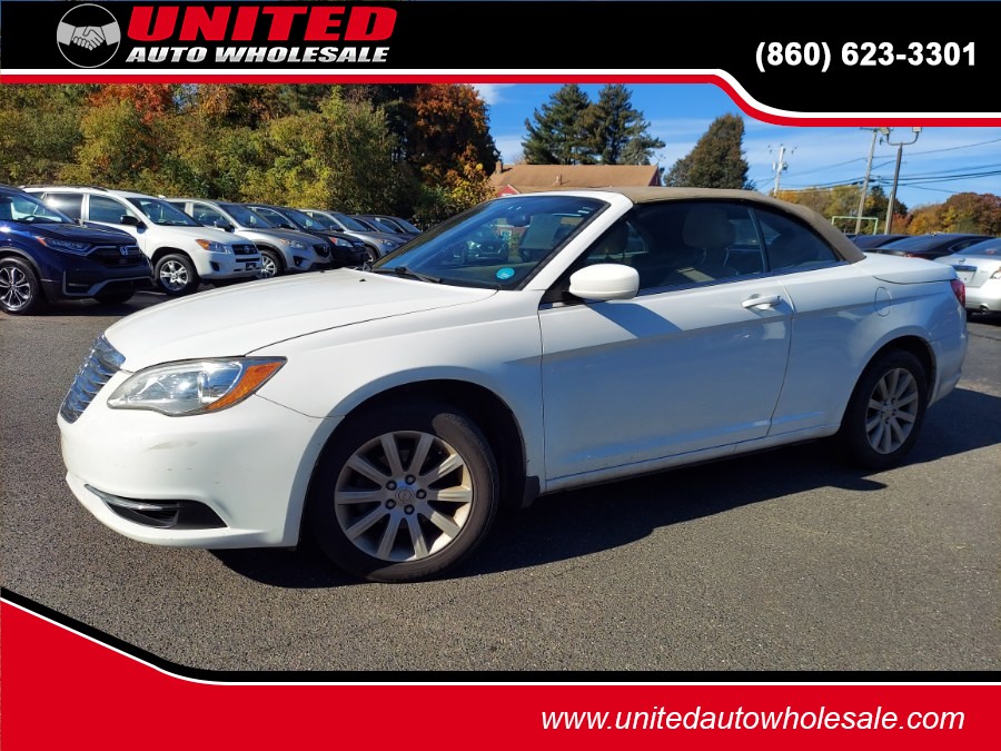 Used 2014 Chrysler 200 in East Windsor, Connecticut | United Auto Sales of E Windsor, Inc. East Windsor, Connecticut