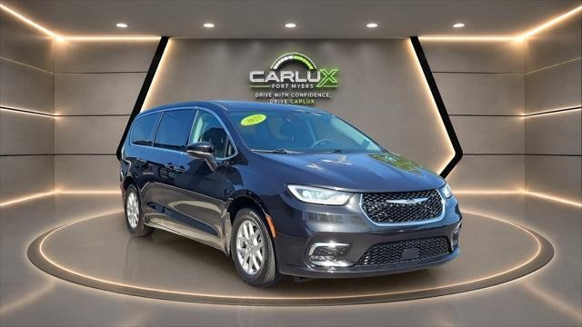 Used 2023 Chrysler Pacifica in Fort Myers, Florida | Carlux Fort Myers. Fort Myers, Florida