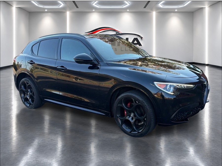 2023 Alfa Romeo Stelvio Estrema AWD